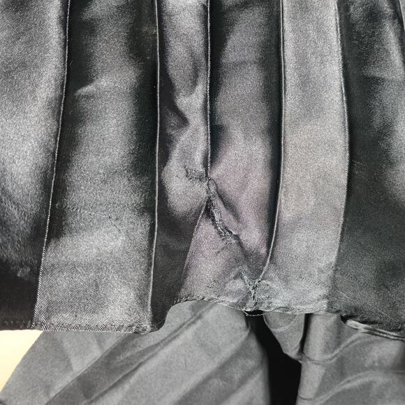 Woolworths Skirt Womens 14 Black Pleated Satin Look Polyester Elastic Waist Goth - Picture 10 of 11